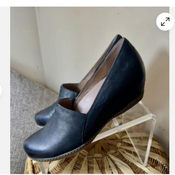 Dansko Black Leather Flats EUC - Picture 7 of 7